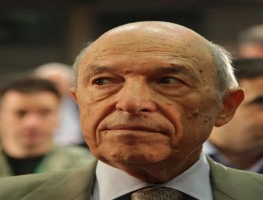 Αποδοκιμασίες κατά του Κ. Σημίτη σε πλοίο για τη Σύρο